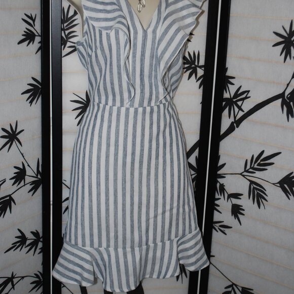 🌞👗Cute and Comfy SHE + SKY Blue and White Stripe Chambray Dress🌞👗 - Picture 10 of 14